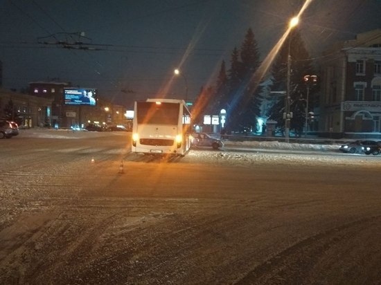 Четыре человека пострадали в ДПТ с автобусом №5 в Новосибирске