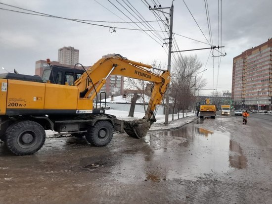 Из-за аварии на водопроводе жители левобережья Красноярска остались без холодной воды