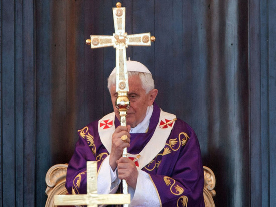 Стало известно духовное завещание умершего папы римского Бенедикта