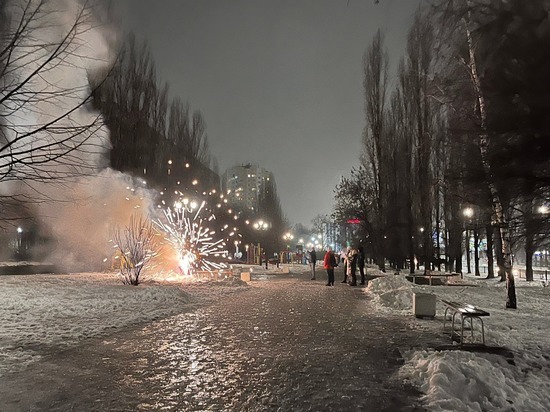 В руках у двоих саратовских школьников взорвались петарды, дети в больнице