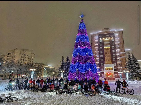 Во Владимире прошел велозабег "Новогодние колпаки"