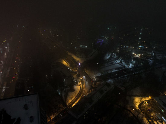 В Киеве ввели экстренные отключения света после ночной атаки дронов