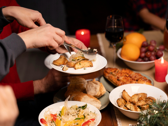 Жителям Хакасии дали рекомендации, как правильно питаться в праздники