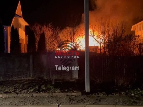1 января в Дубовом Белгородской области загорелся жилой дом и баня