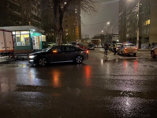 В Саратове водитель иномарки «смял» две машины и скрылся