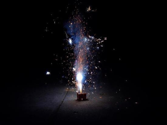 Апатитчане запустили фейерверк сразу из окон квартиры