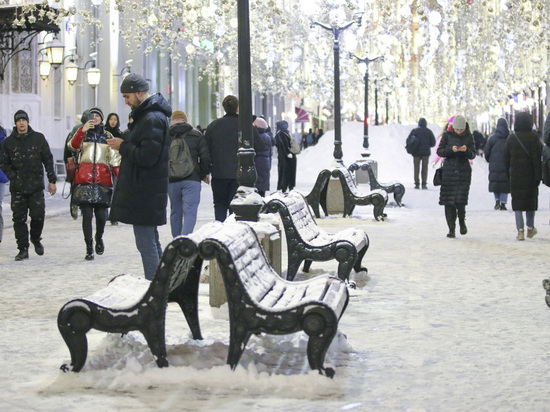 Дед Мороз в Москве избил прохожего за отказ прочесть стихотворение