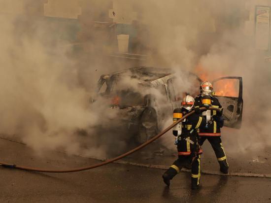 Два автомобиля сгорели в Сахалинской области