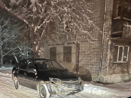 Автомобиль попал в ДТП в кузбасском городе из-за колеи