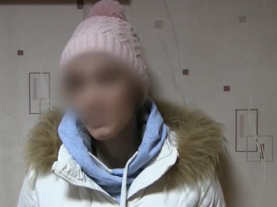 Полицейские задержали в Саратове девушку-курьера мошенников
