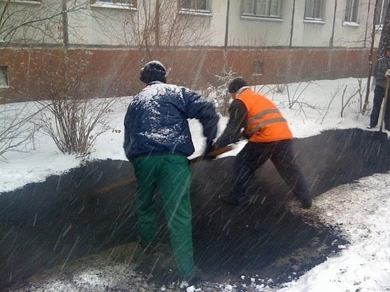 Ивановские дорожники кладут асфальт даже в непогоду