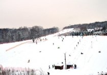 Все условия для комфортного и безопасного катания на сноуборде, горных лыжах, а также тюбингах создана на базе курорта «Царьград»