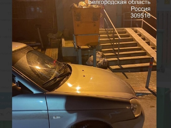В Белгородской области водители мусоровозов не могут подъехать к контейнерам из-за припаркованных машин