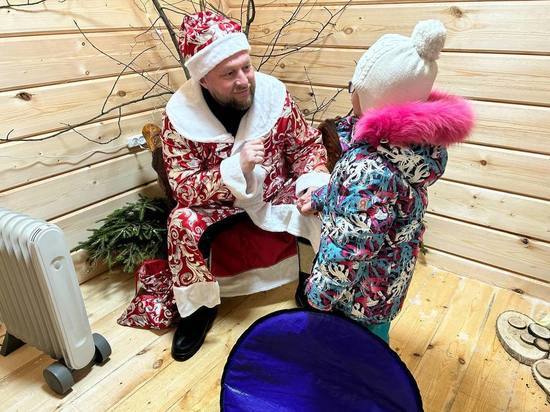 В Кирове Дед Мороз установил приемные часы с 15 до 17
