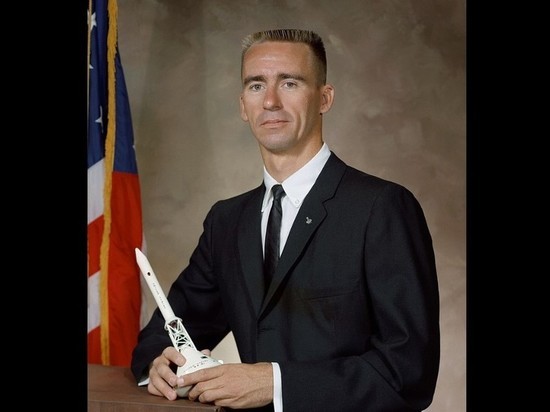 Последний астронавт Аполлона-7 Уолтер Каннингем умер в возрасте 90 лет