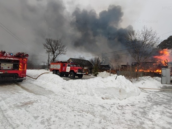 В Киржаче тушили пожар на улице Юбилейной