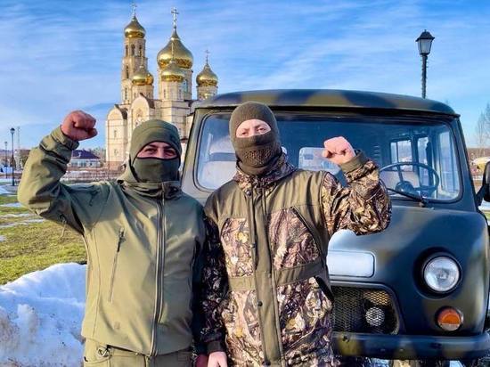 Орловские бизнесмены купили бойцам-артиллеристам автомобиль