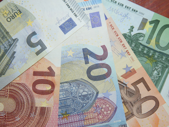 Курс евро взлетел до 76 рублей