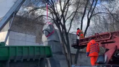На Украине снесли памятник Александру Матросову: видео