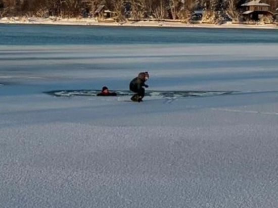 В Иркутске два десятилетних подростка провалились под лёд на Ангаре