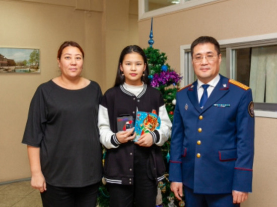 Глава СК на Сахалине исполнил новогоднюю мечту 13-летней девочки