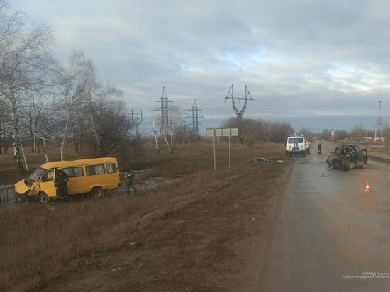 В Волгоградской области водитель ВАЗа врезалась в «Газель» и скончалась