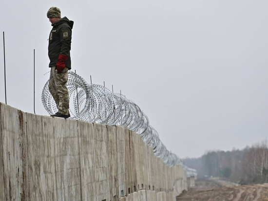 Пограничники Белоруссии пожаловались на военных ВСУ: показывают "оскорбительные жесты"