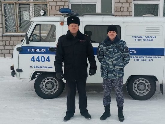 В Красноярском крае полицейские спасли из огня 60-летнего мужчину