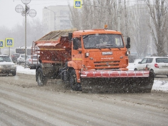 В снегопад на дорогах Липецка будут работать более 50 единиц спецтехники