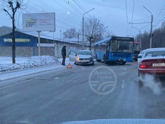 На улице Новой в центре Рязани в ДТП с автобусом никто не пострадал