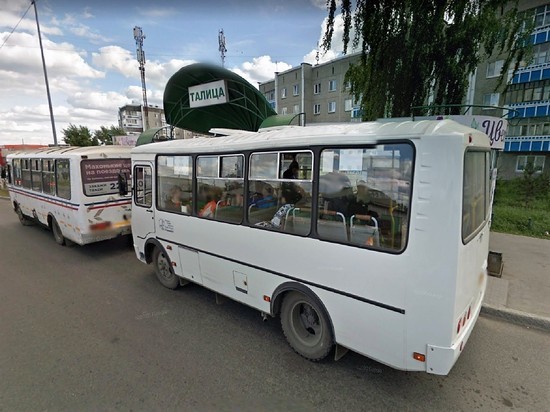 Пассажирский автобус ПАЗ загорелся на остановке в Первоуральске