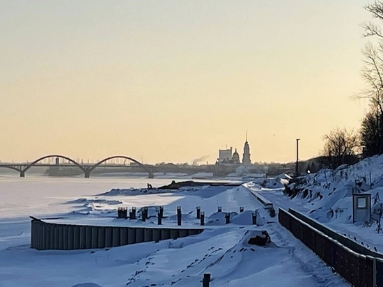 В Рыбинске, несмотря на грядущие тридцатиградусные морозы, начали работы по укреплению берега Волги