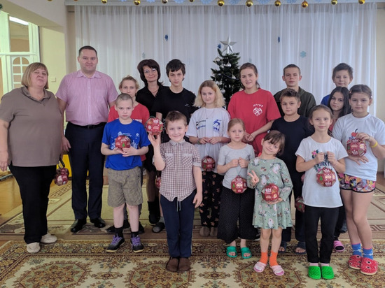 Сотрудники «Костромаэнерго» поздравили детей из Центра «Радуга» Нерехтского района с Новым годом