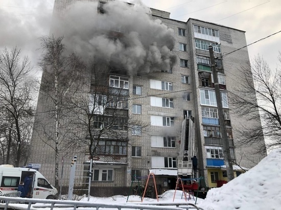Во время пожара в одном из жилых домов Чебоксар пострадал 21 человек