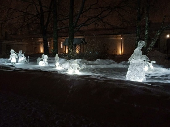 В Дворцовом саду Твери появились семь светящихся арт-объектов