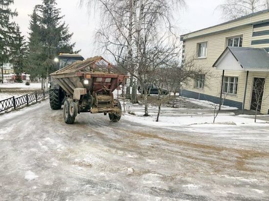 Пензенскую область освобождают от снежных масс 849 спецмашин и 2400 человек