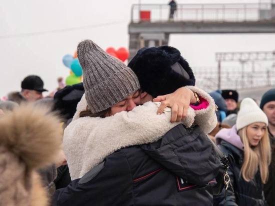 В Красноярск после длительной командировки в Херсонскую область вернулся сводный отряд полиции