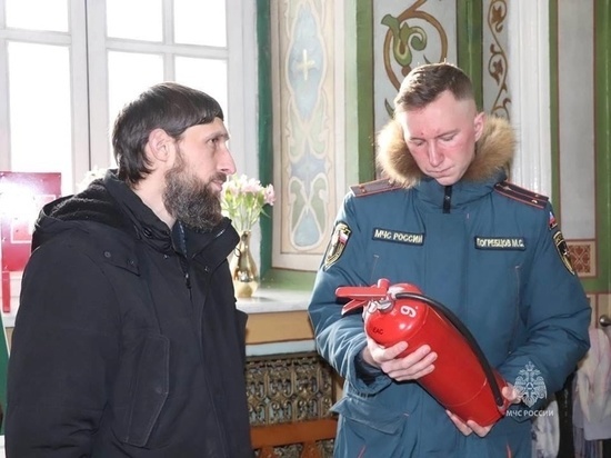 Накануне Рождества курские спасатели проверили храмы