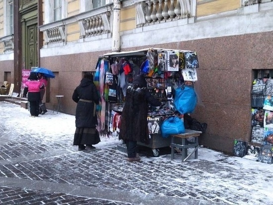 Центр Петербурга избавили от незаконных точек продажи сувенирки с Цоем, Шнуровым и «Братом»
