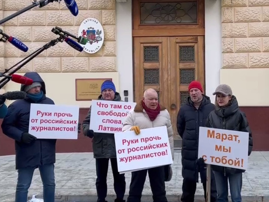 Киселев с Бутиной в Москве вышли на митинг &#34;Хватит травить журналистов&#34;