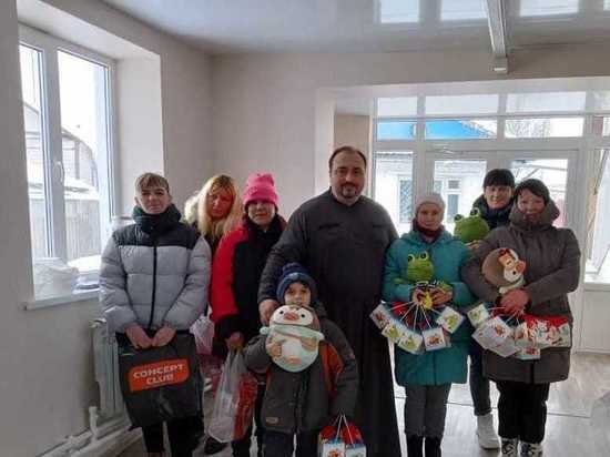 Более 300 детей из нуждающихся семей Орловской области получили подарки от епархии