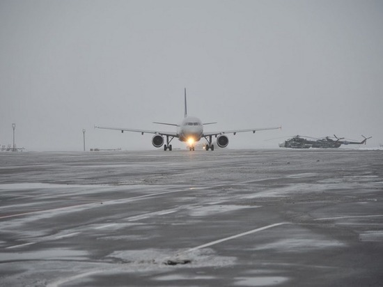 Летевший в Казань самолет произвел в Астрахани экстренную посадку