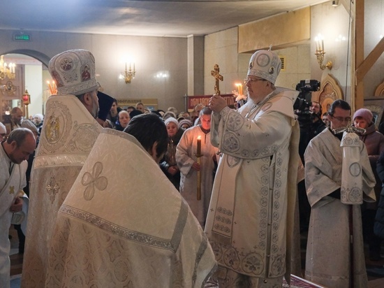 Митрополит Пантелеимон возглавил богослужения в Рождественскую ночь в Красноярске