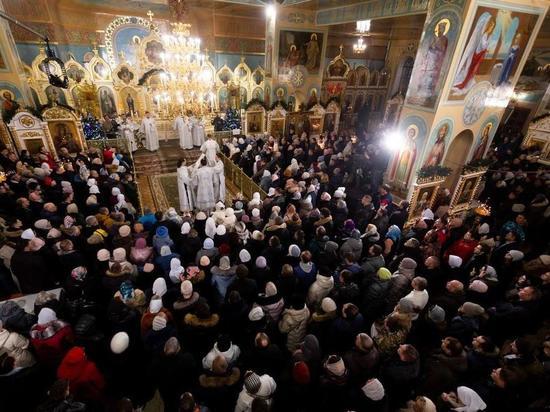 Сотни православных христиан встретили Рождество в новосибирском храме
