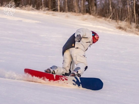 В Лабытнанги не боящихся трудностей и холода детей поставят на сноуборд