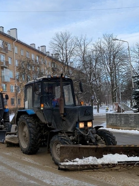 В Воронеже на расчистке городских улиц от снега работали 190 спецмашин