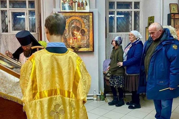 Губернатор Сергей Ситников встретил Рождество на службе в нерехтском храме