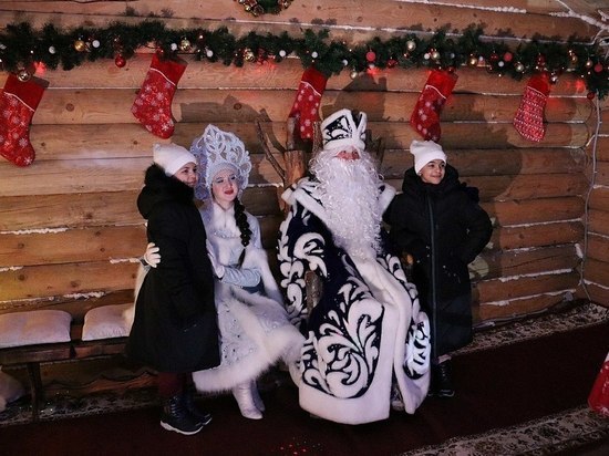 Тысячи людей побывали в резиденции Деда Мороза в Ставрополе