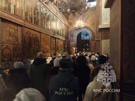 Более 50 новгородских храмов провели Рождественские богослужения под контролем МЧС