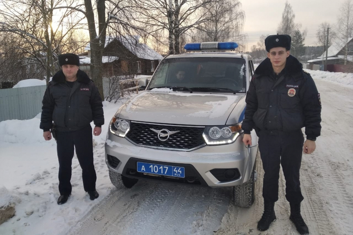 Костромские полицейские выступили в Шарье в росли пожарных-спасателей
